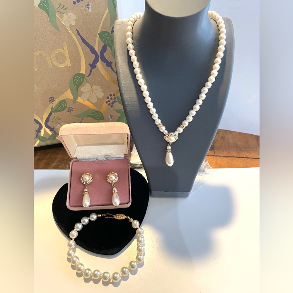 Lovely Pearl Set Necklace Bracelet Pierced Earrings Wedding Bridal Set